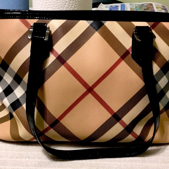 woman’s Burberry Classic Tote Handbag - Picture 1 of 11